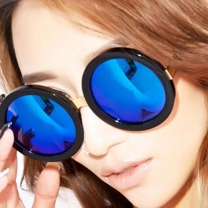 WILDFOX MALIBU ROUND SUNGLASSES BLACK FRAME W/ CASE